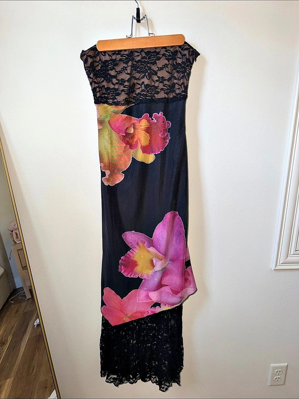 Tiger Mist Floral Lace Maxi Dress in Black & Pink size medium